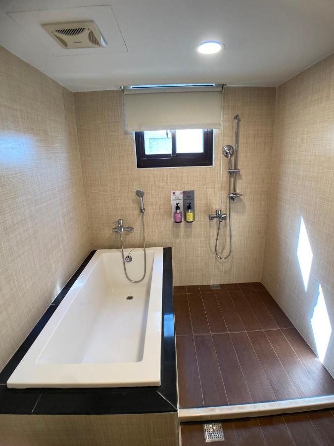 Bonjour Hotel Taichung Buitenkant foto