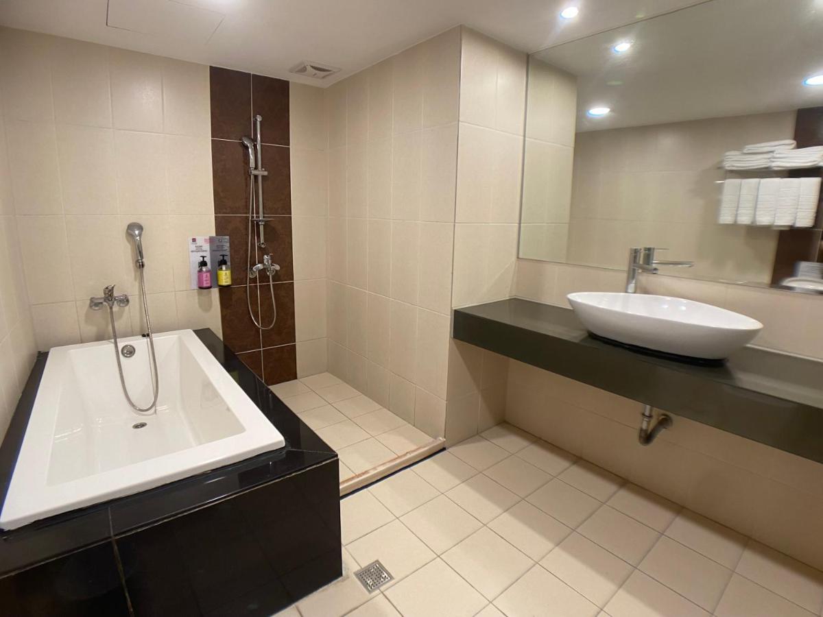 Bonjour Hotel Taichung Buitenkant foto