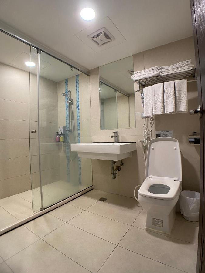 Bonjour Hotel Taichung Buitenkant foto