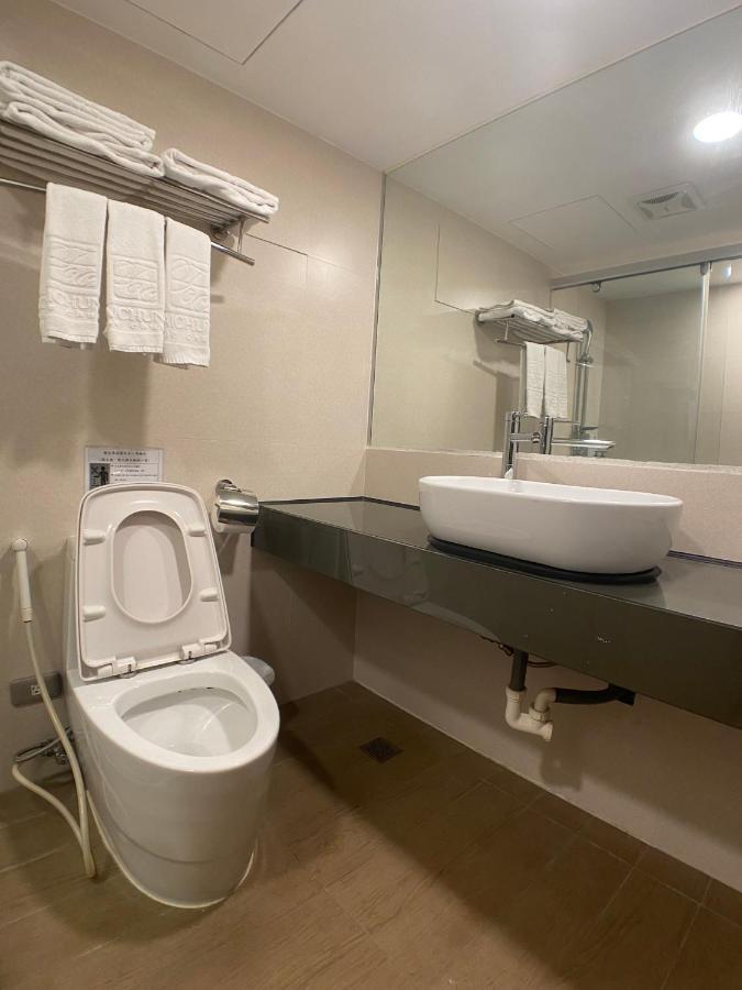 Bonjour Hotel Taichung Buitenkant foto