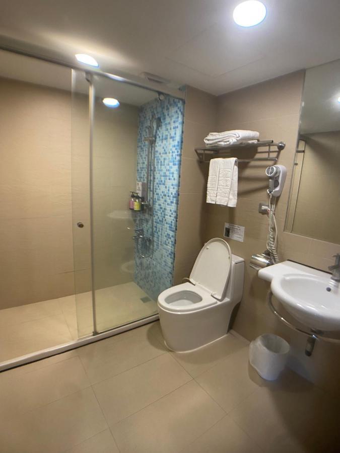 Bonjour Hotel Taichung Buitenkant foto