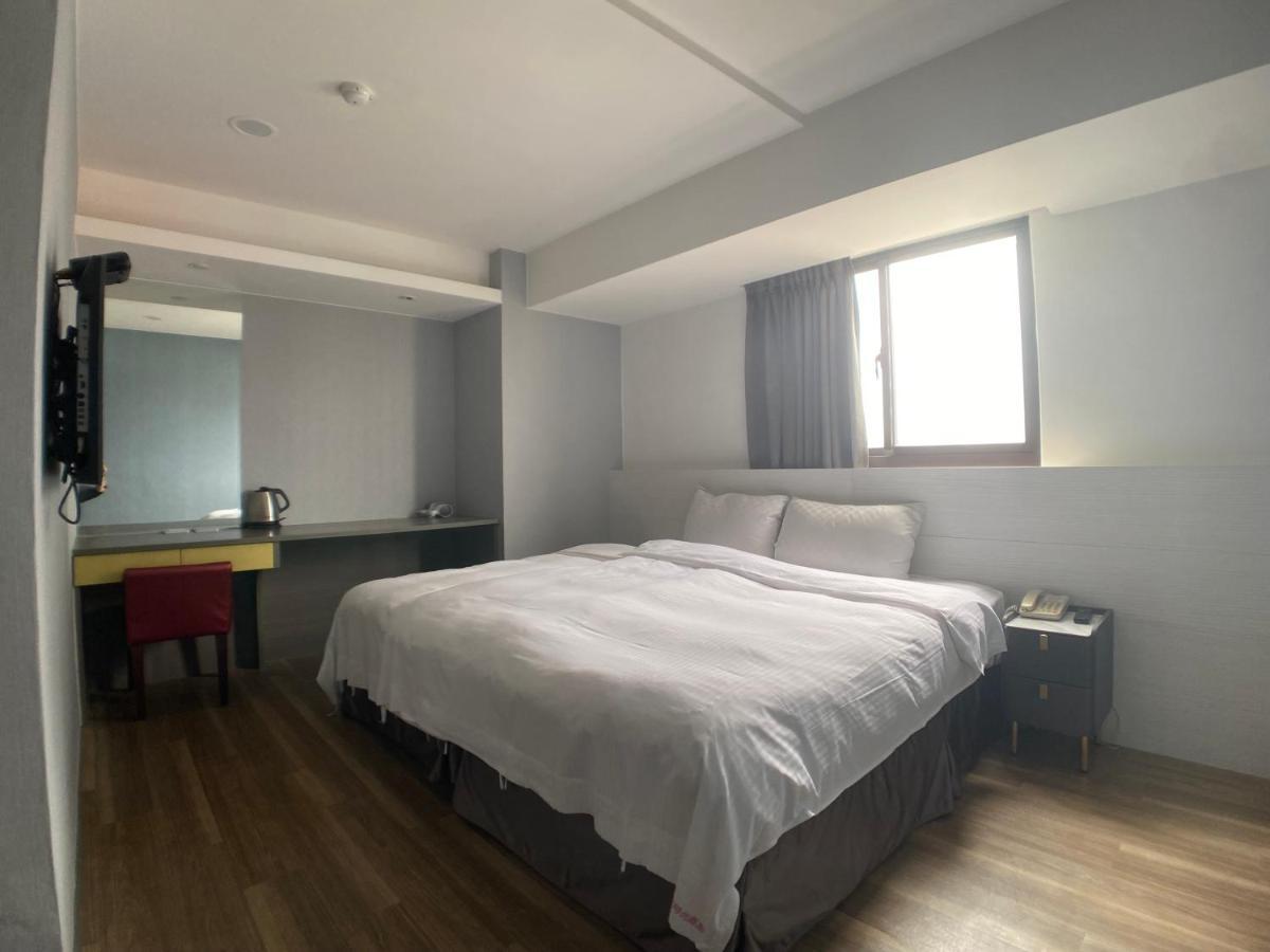 Bonjour Hotel Taichung Buitenkant foto