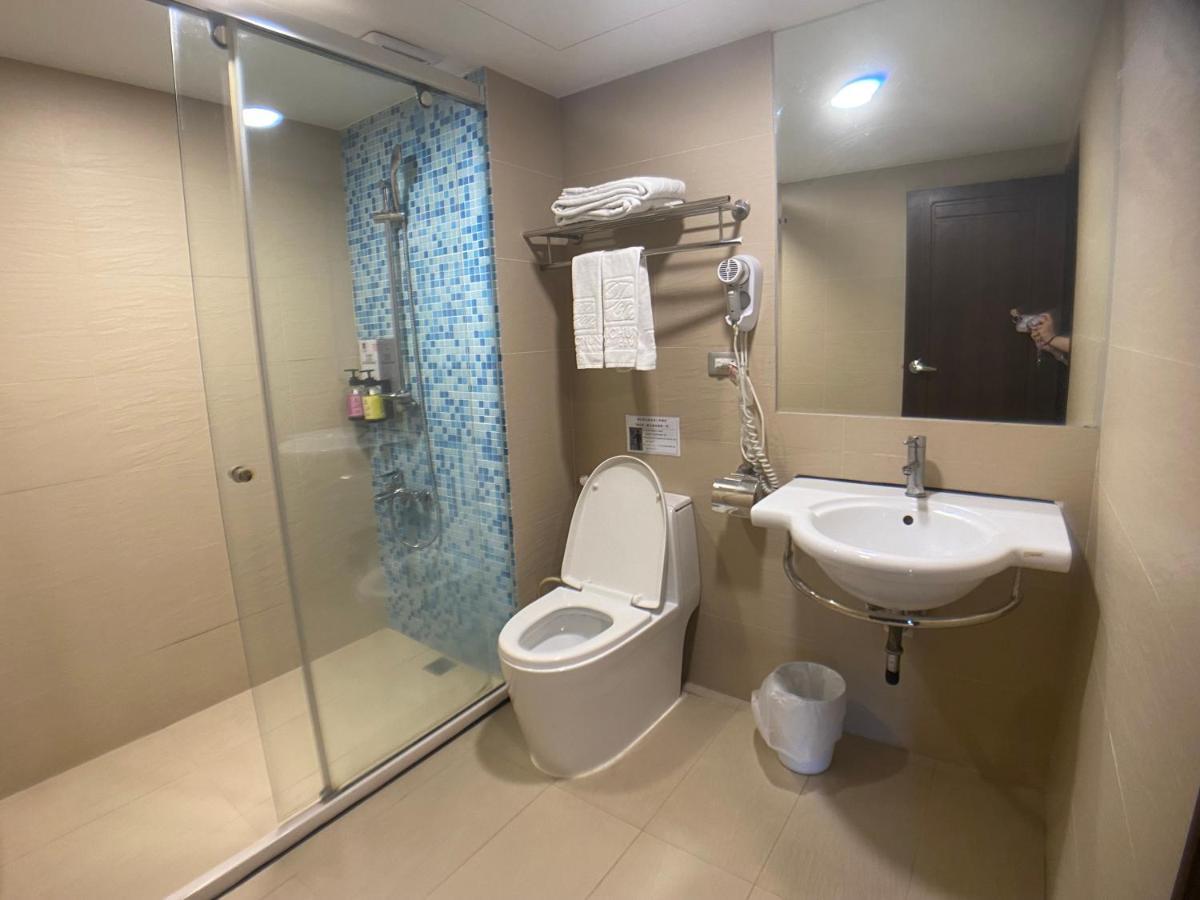 Bonjour Hotel Taichung Buitenkant foto