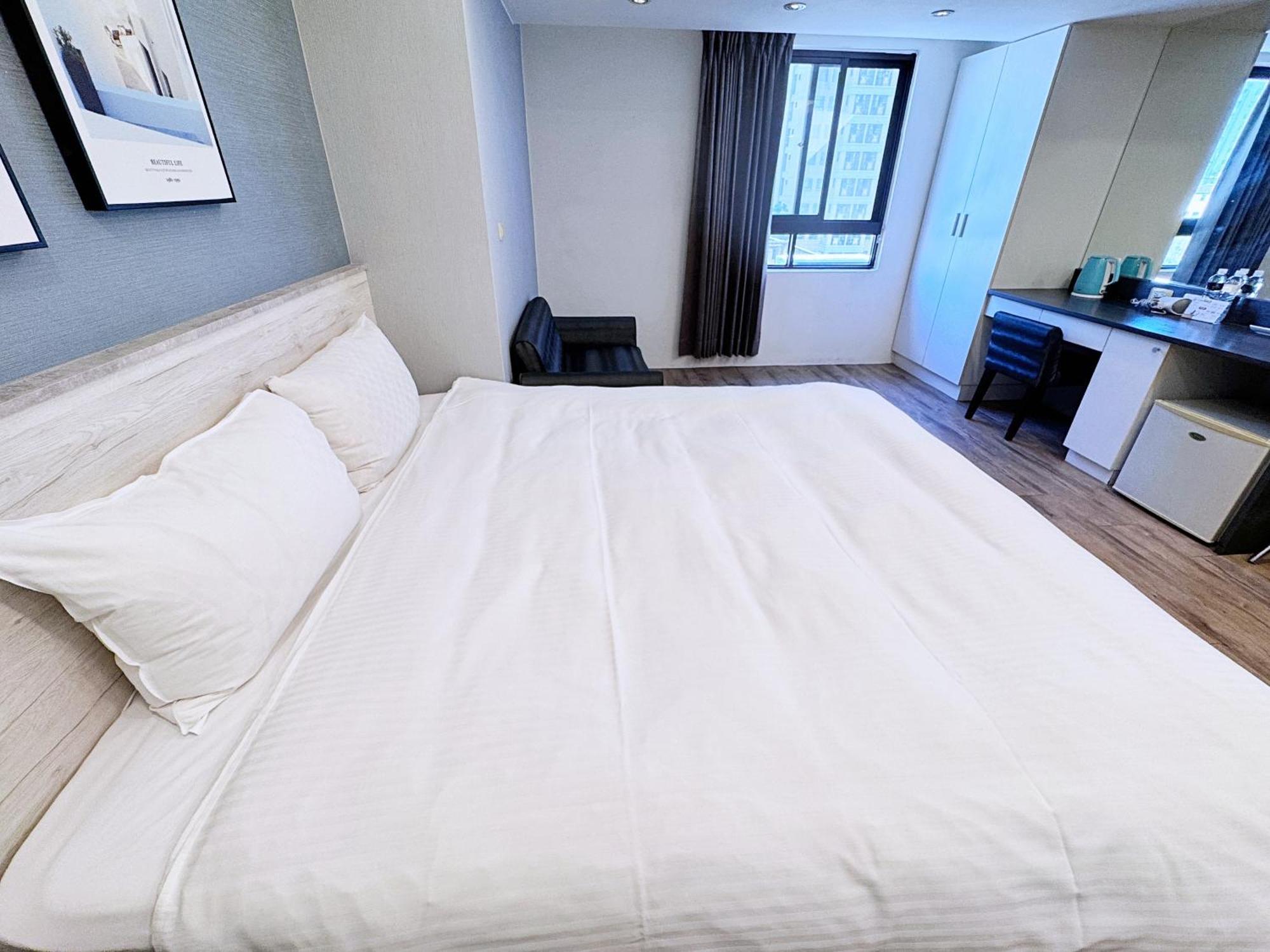 Bonjour Hotel Taichung Buitenkant foto