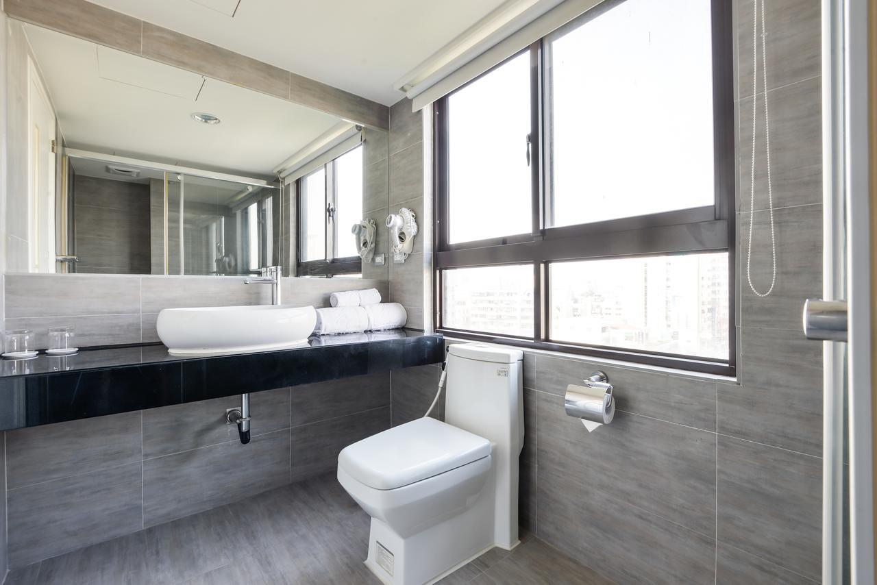 Bonjour Hotel Taichung Buitenkant foto